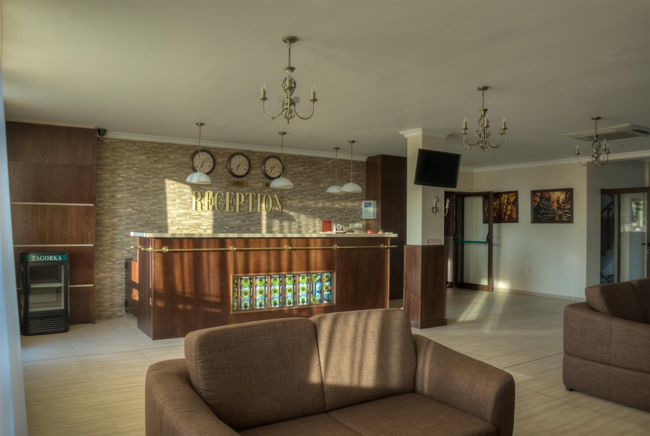 Hotel Chateau Des Bergers Targovishte  Exterior photo