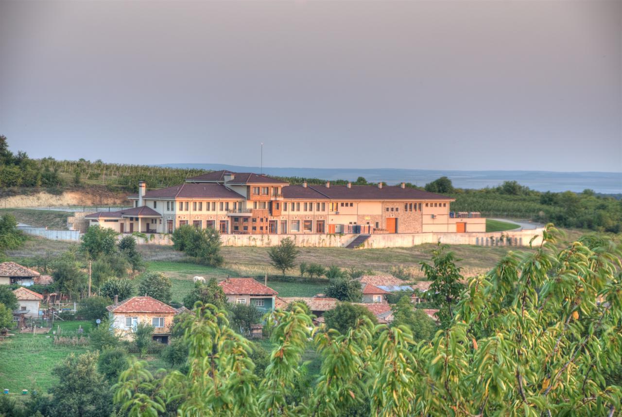 Hotel Chateau Des Bergers Targovishte  Exterior photo